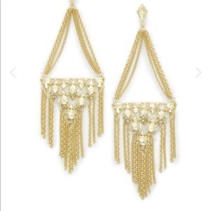 Kendra Scott Mandy Gold earrings! ❤️❤️